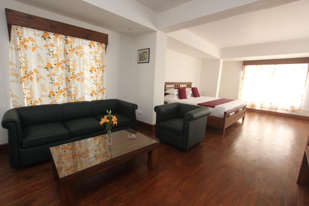 The Pear Tree Bed & Breakfast Shillong Bagian luar foto